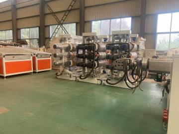 Curtain Making Machine with Single-Screw Gearbox Motor for PVC Soft Glass Door Production Line